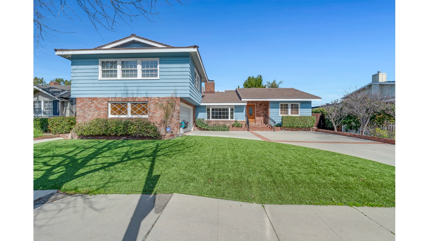 23805 West Oxnard Street, Woodland Hills, CA 91367