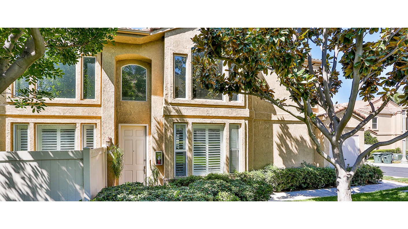 2130 Almeria St #101, Corona, CA 92879