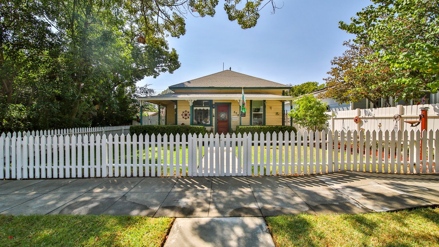 579 North 1st Avenue, Upland, CA 91786