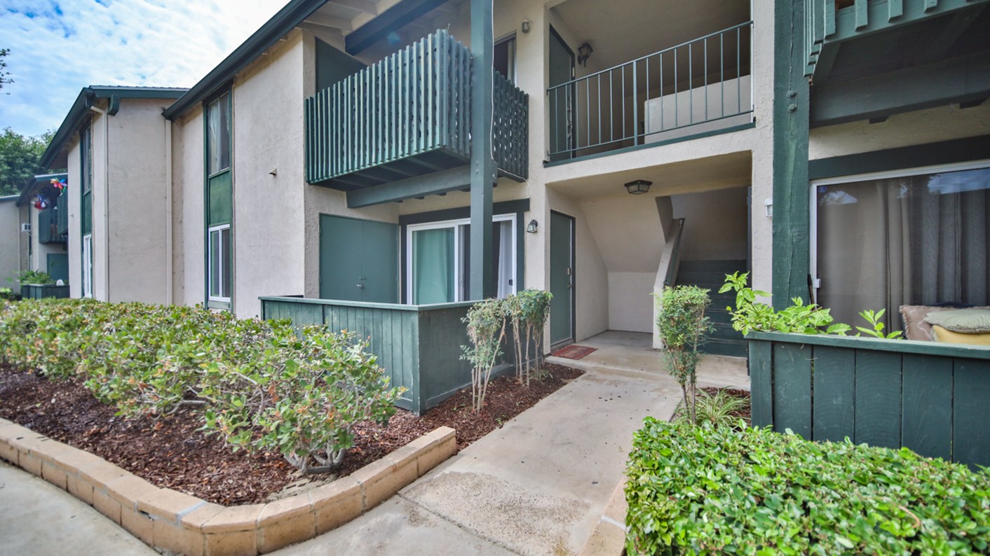 23254 Orange Ave,  Unit 10, Lake Forest, CA 92630