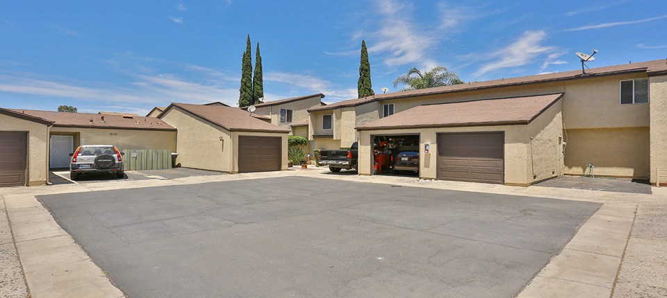 651 Parkview Dr, Lake Elsinore, CA 92530