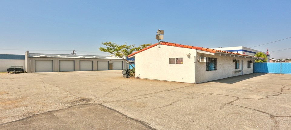 555 W 1st St, Rialto, CA 92376