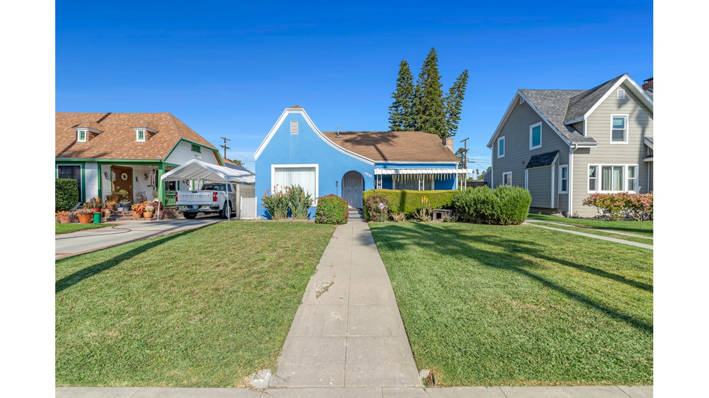 4830 6th Avenue, Hyde Park, CA 90043