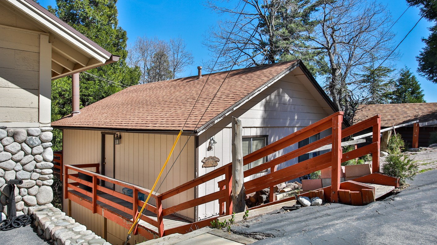 1235 Lovers Lane, Rimforest, CA 92378
