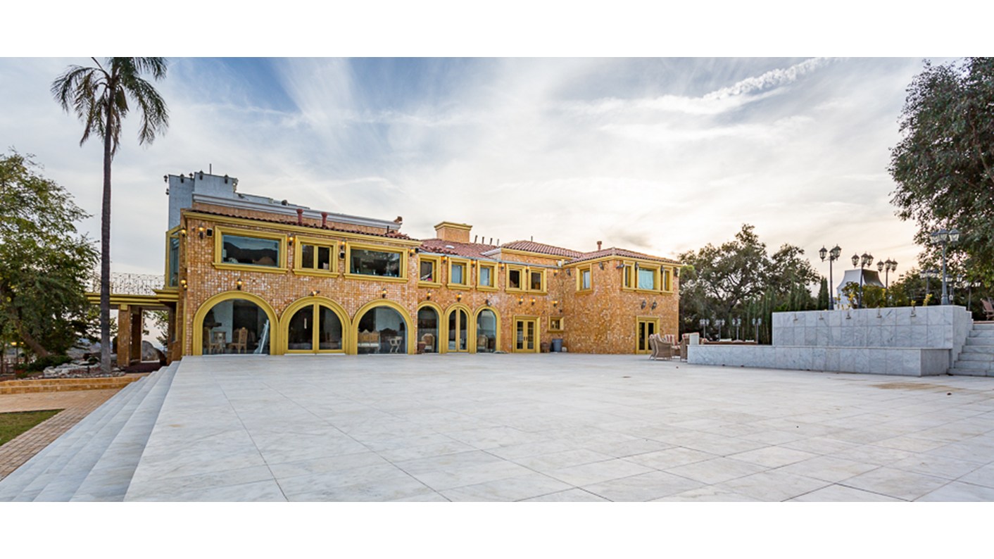 1856 Foothill Boulevard, La Cañada Flintridge, CA 91011