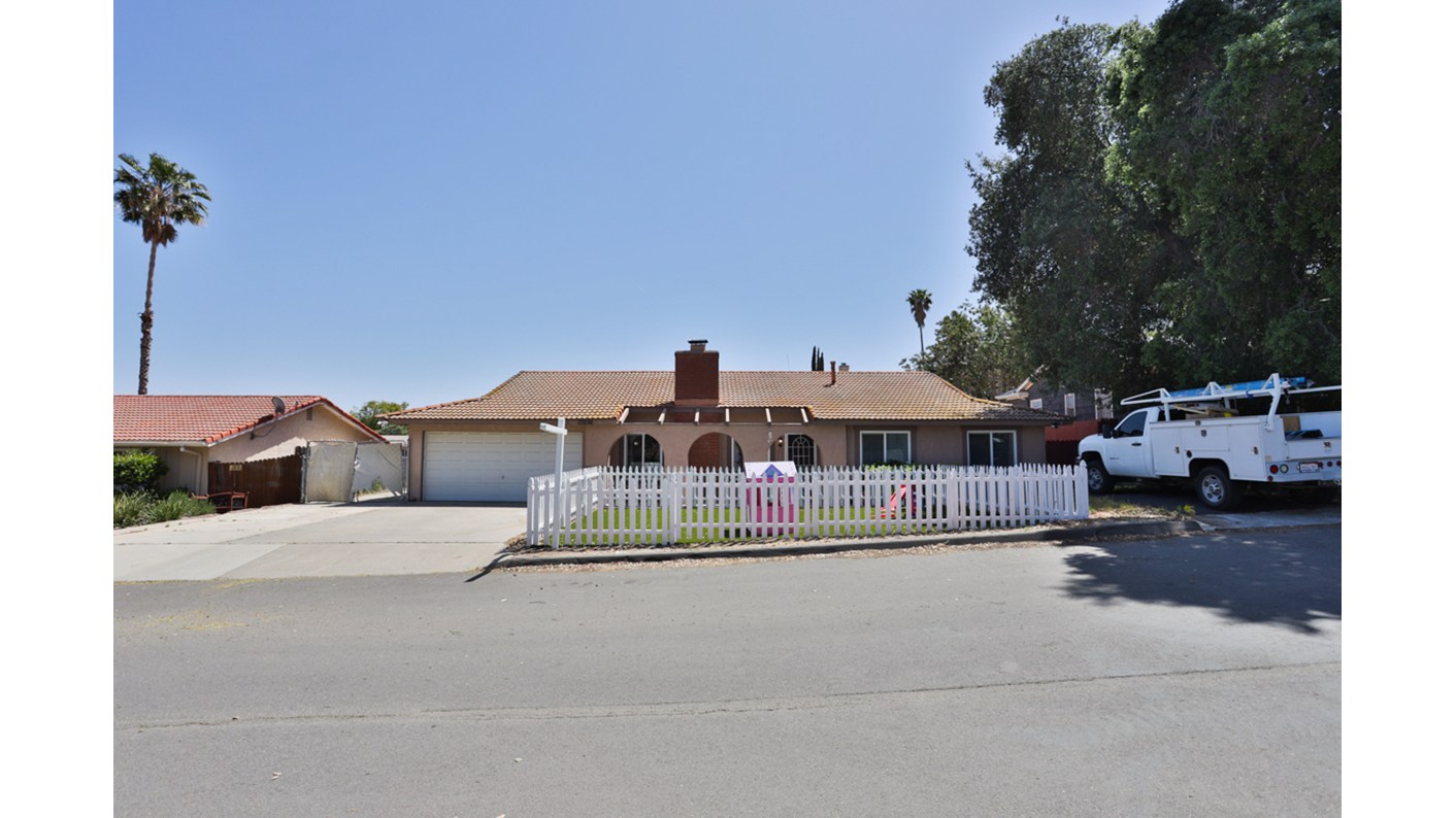 33236 Friar Tuck Street, Lake Elsinore, CA 92530