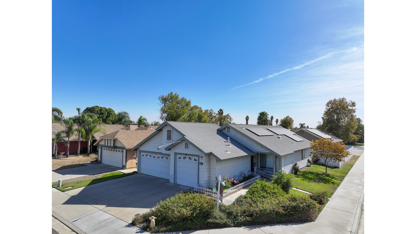 177 Sunny Halo Court, Perris, CA 92571