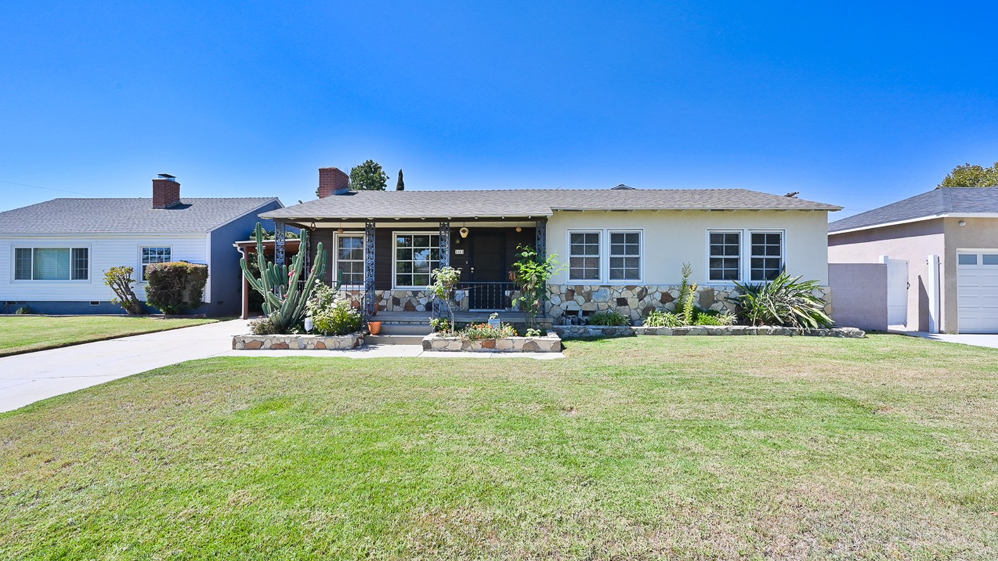 2113 North Lamer Street, Burbank, CA 91504