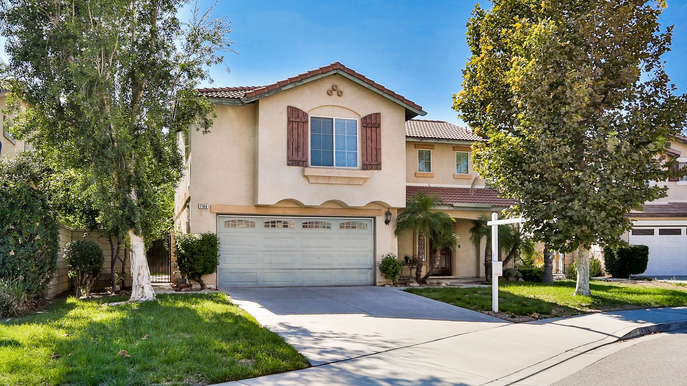 7164 Plum Tree Pl, Fontana, CA 92336