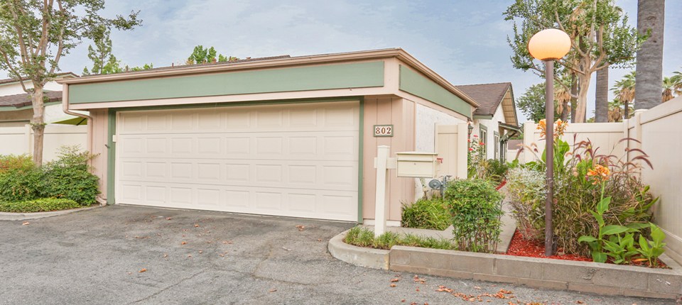 802 E Laurel Oak Dr, Azusa, CA 91702