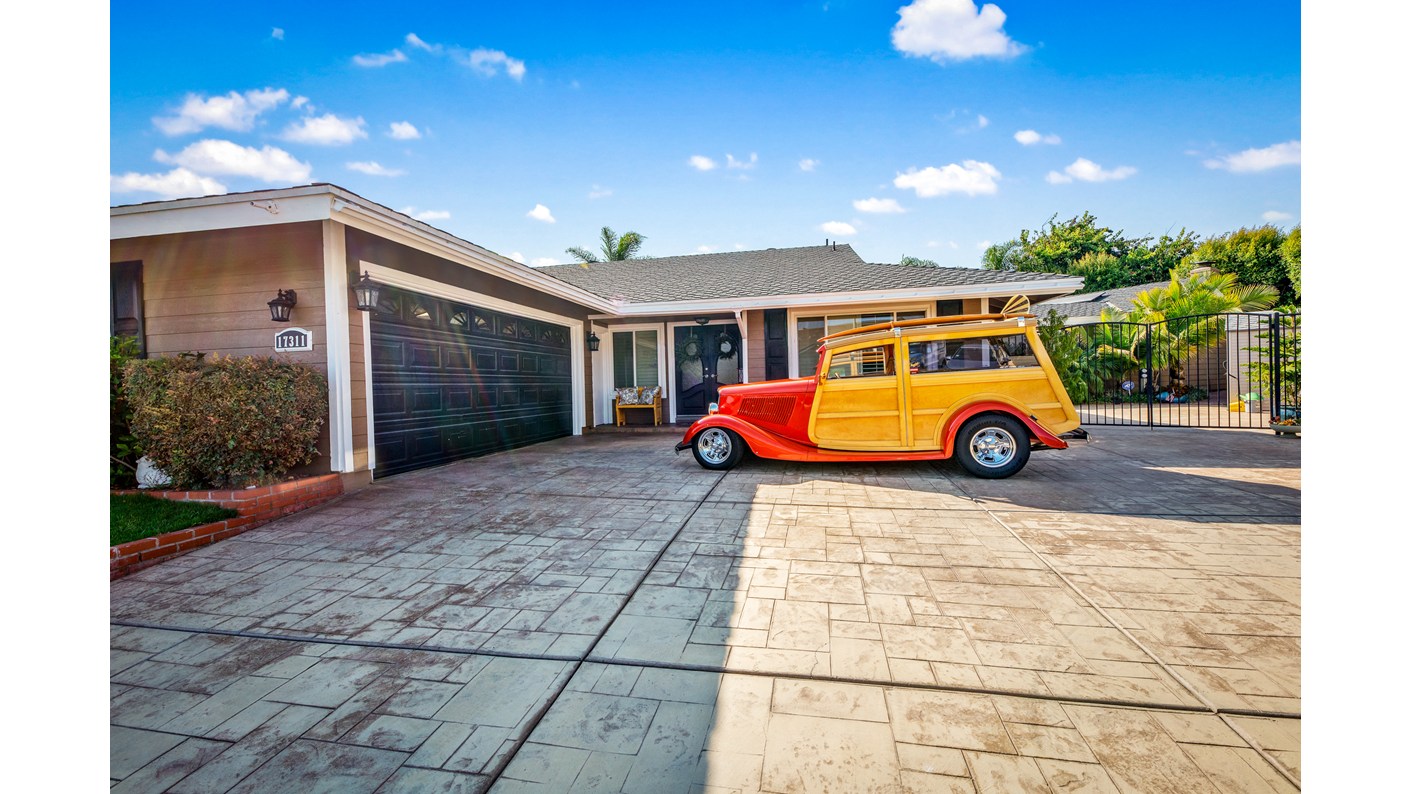 17311 Rob Roy Circle, Huntington Beach, CA 92647