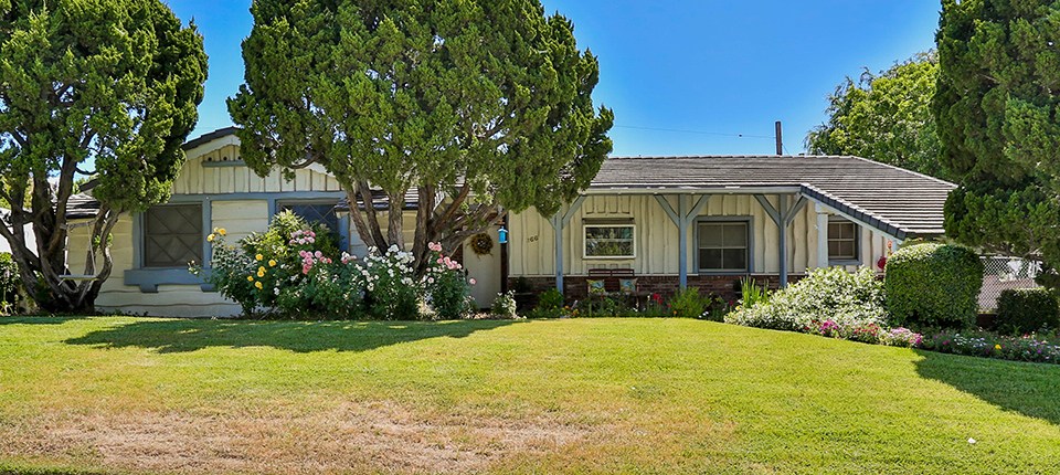 166 S Country Club Rd, Glendora, CA 91741
