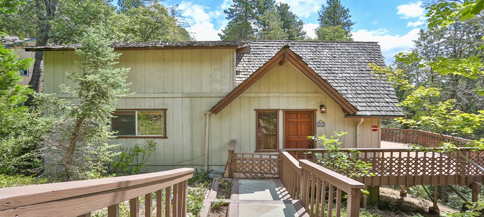 157 Grizzly Rd, Lake Arrowhead, CA 92352