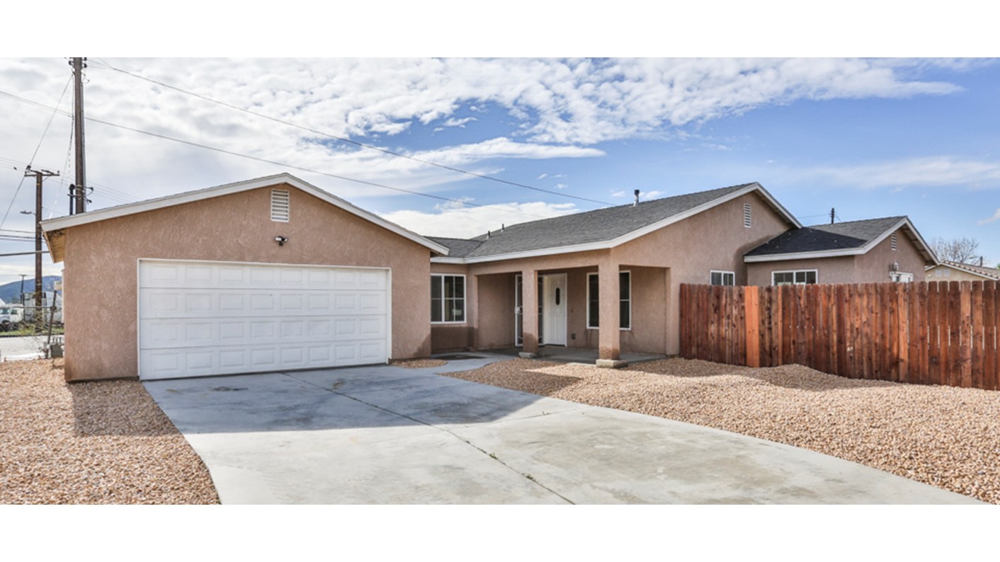 9990 Carob Ave, Fontana, CA 92335