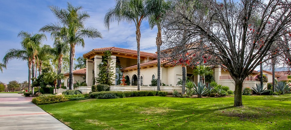 2425 Garretson Avenue, Corona, CA 92881