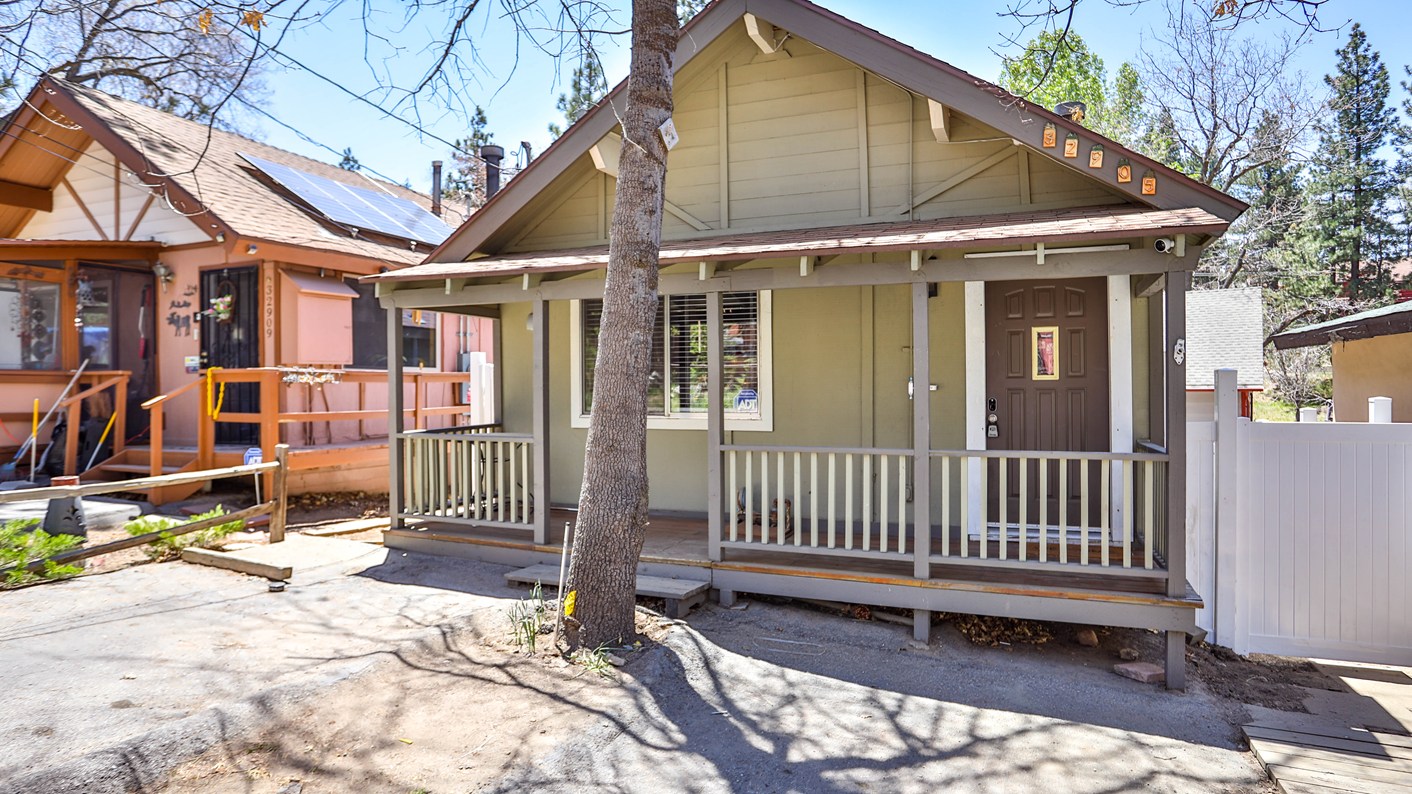 32905 Chipmunk Lane, Running Springs, CA 92382