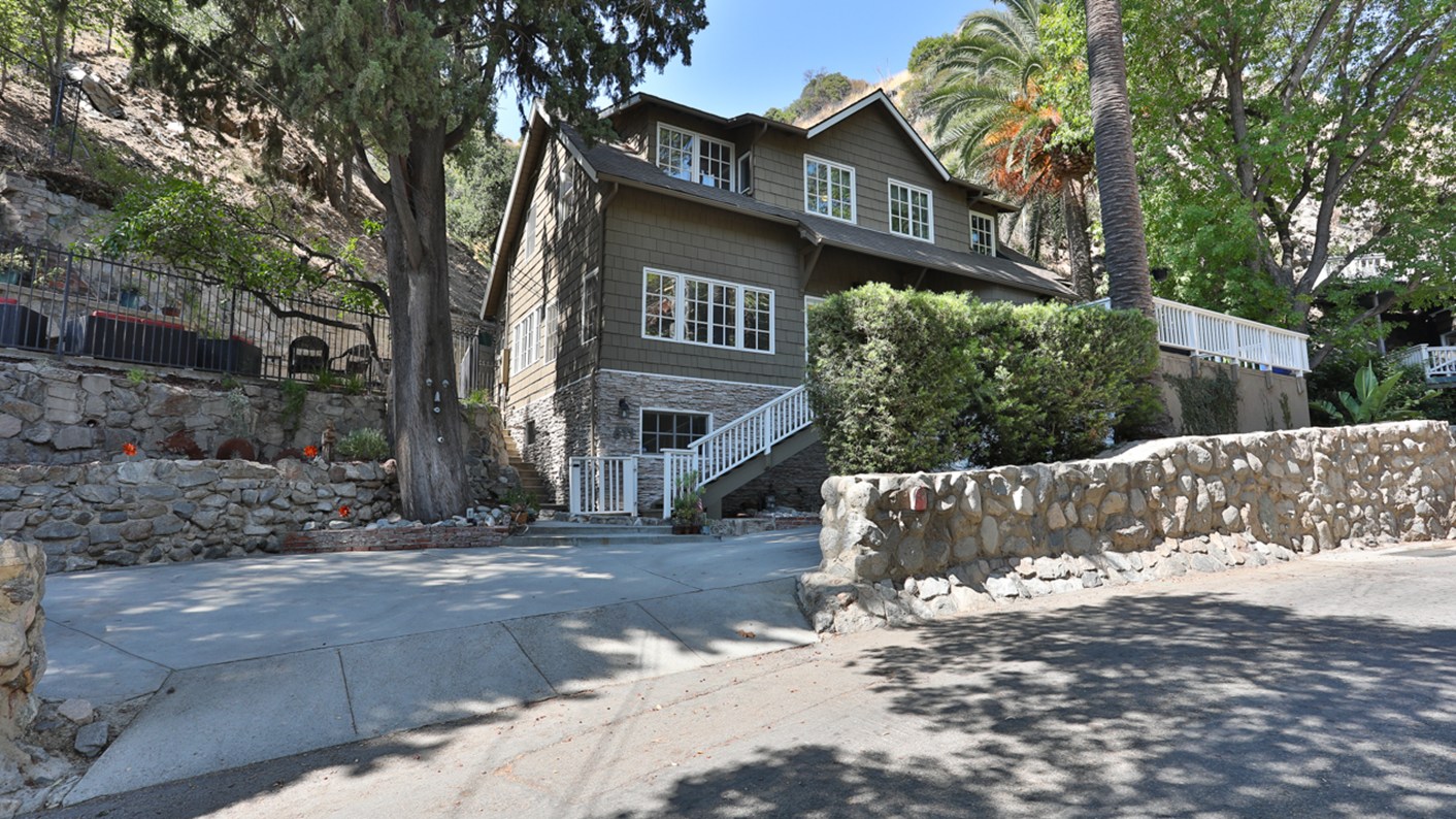 611 Country Club Drive, Burbank, CA 91501