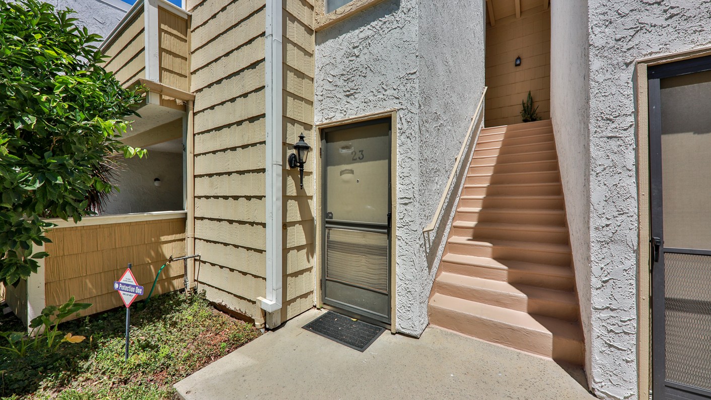 18408 Hatteras Street Unit 23, Los Angeles, CA 91356