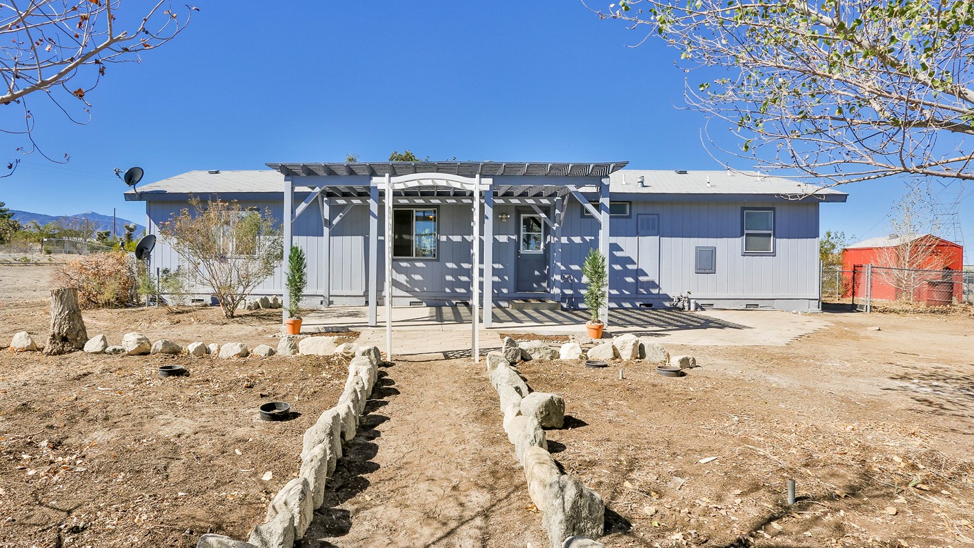 3372 Sacramento Rd, Phelan, CA 92371