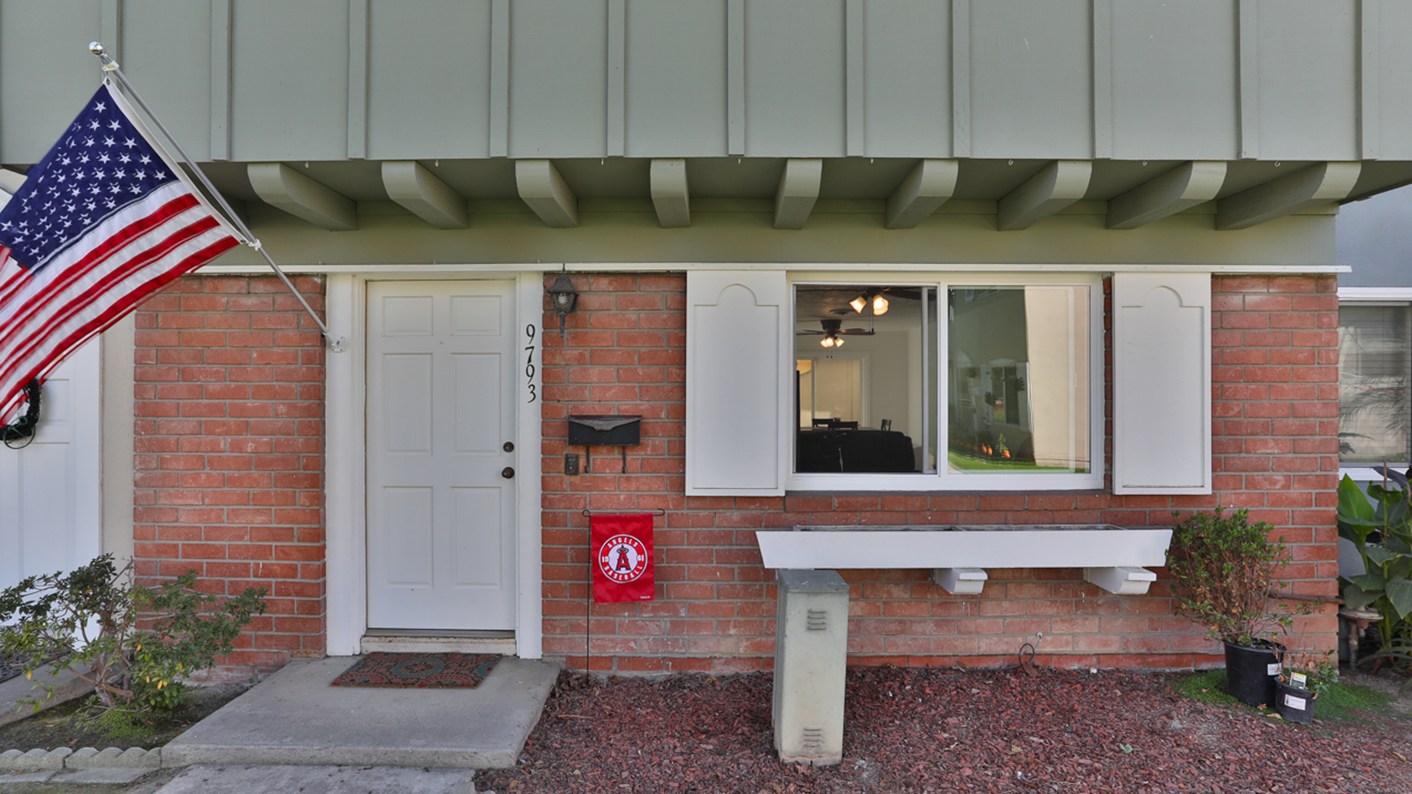 9793 Cornwall Drive, Huntington Beach, CA 92646