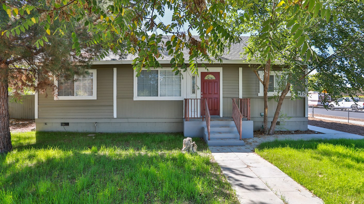 423 West Latham Avenue, Hemet, CA 92543