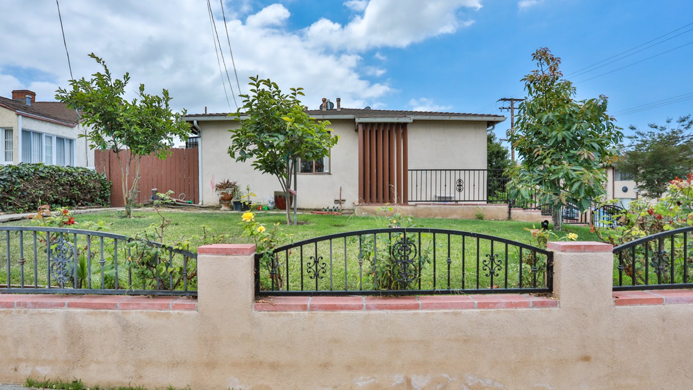 820, 824, 828 Edgewood Street, Inglewood, CA 90302