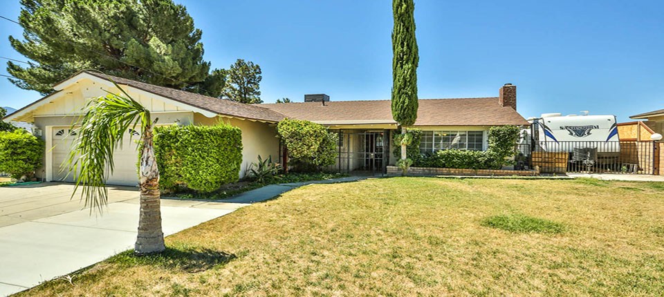 860 W. Hoffer St., Banning, CA 92220