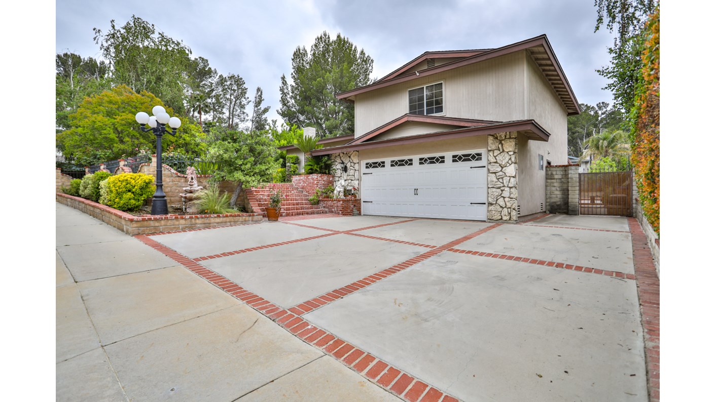26341 Torreypines Drive, Newhall, CA 91321