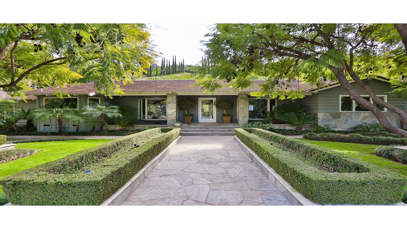 9565 Clybourn Avenue, Sun Valley, CA 91352