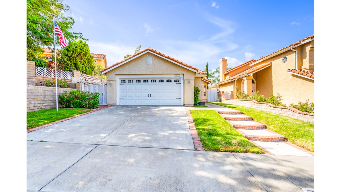 19753 Azure Field Drive, Newhall, CA 91321