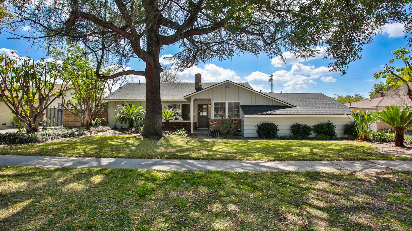 610 East Foothill Boulevard, Glendora, CA 91741