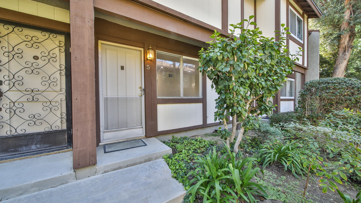 19036 Archwood Street Unit 5, Reseda, CA 91335