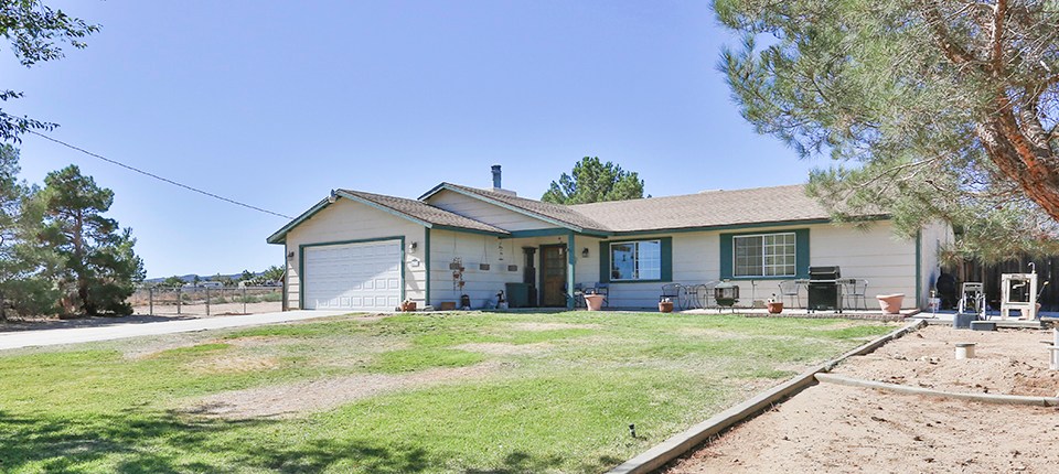 5439 Hollister Road, Phelan, CA 92371
