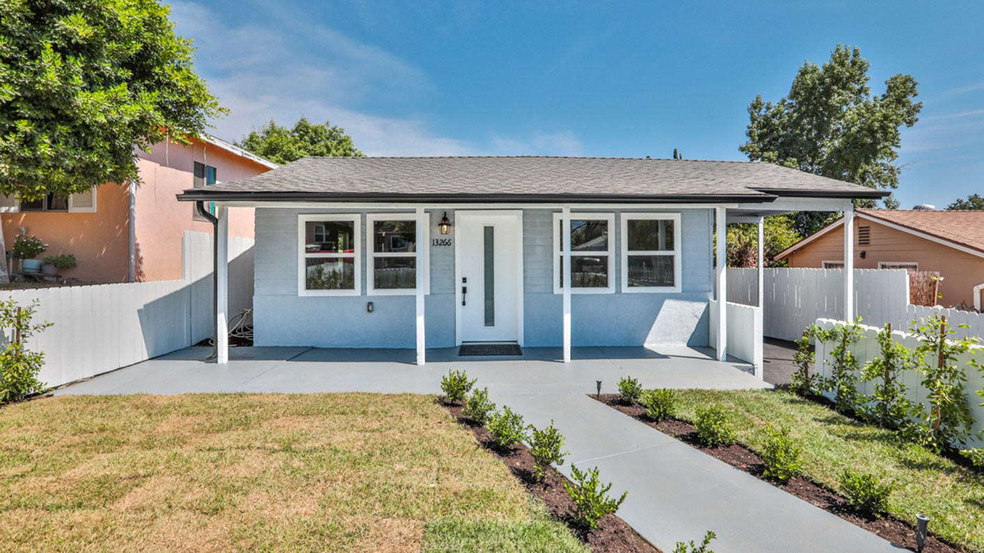 13266 Dyer Street, Sylmar, CA 91342