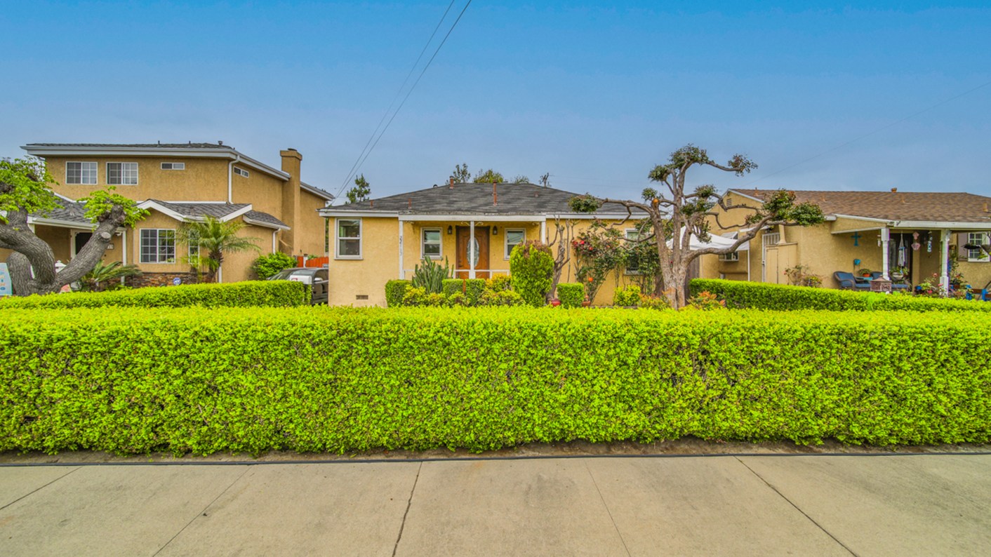 22113 South Salmon Avenue, 90810, Long Beach, CA 90810