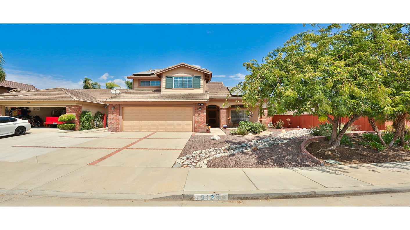 9124 Sydney Blue Cir, Corona, CA 92883