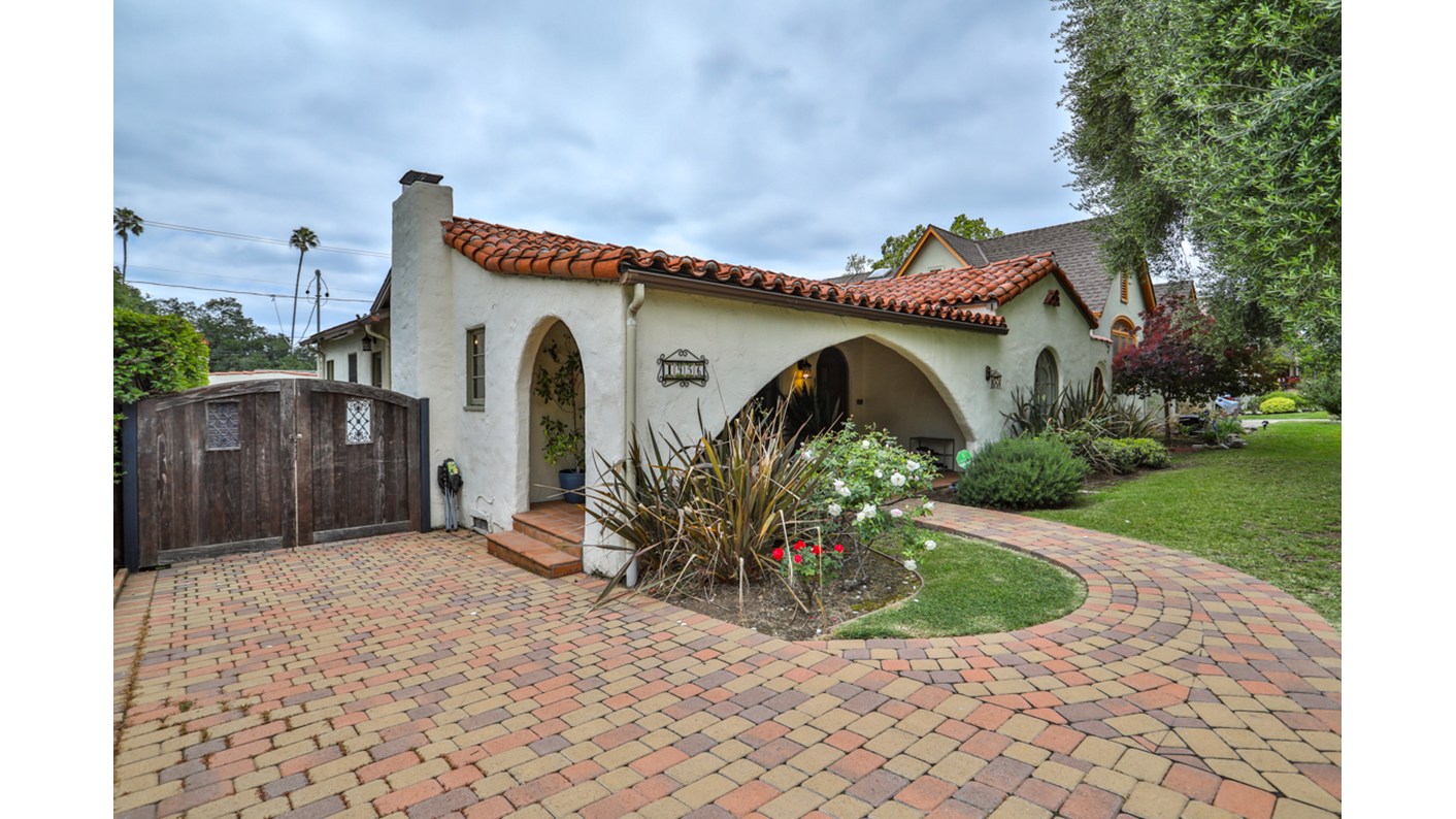 1956 East Woodlyn Road, Pasadena, CA 91104