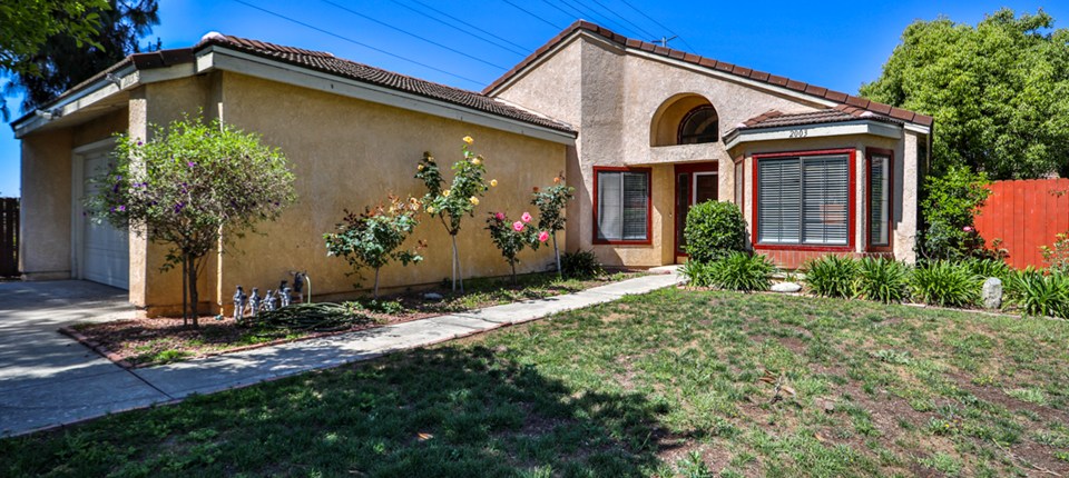 2003 Springcreek Circle, Upland, CA 91784