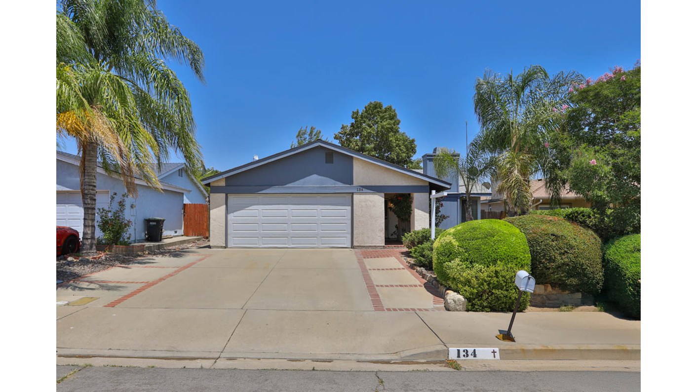 134 North Woodlake Street, Lake Elsinore, CA 92530