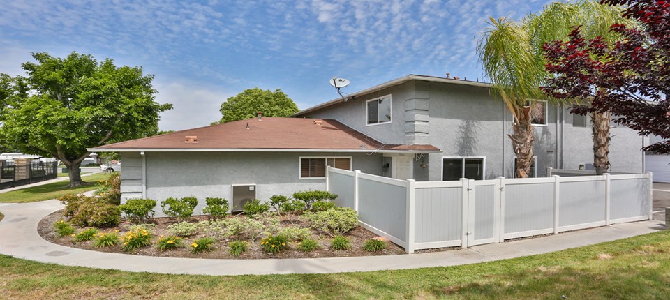 28044 Robin Ave, Santa Clarita, CA 91350