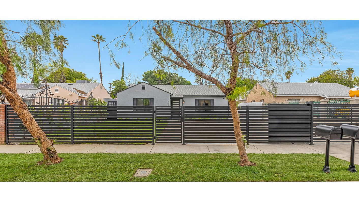 7449-7449 1/2 Variel Avenue, Canoga Park, CA 91303