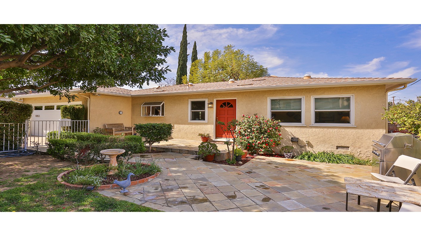 10853 Mcvine Avenue, Sunland, CA 91040