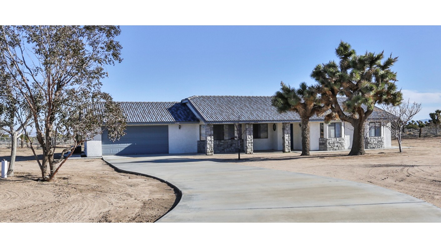 10925 Sonora Rd, Phelan, CA 92371