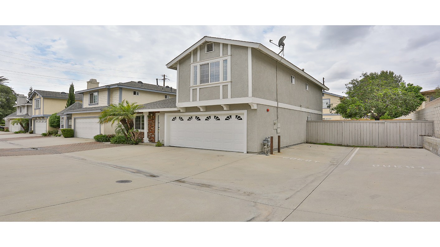 931 W Walnut Avenue, Monrovia, CA 91016