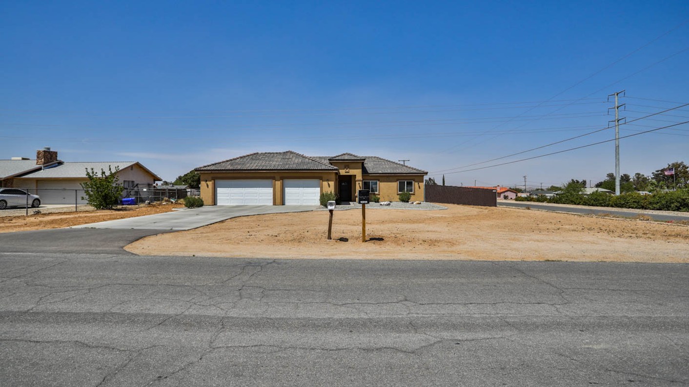 15898 Jasmine Street, Victorville, CA  92395
