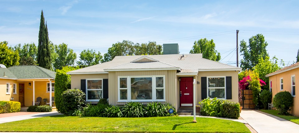 17330 Hamlin St, Lake Balboa, CA 91406