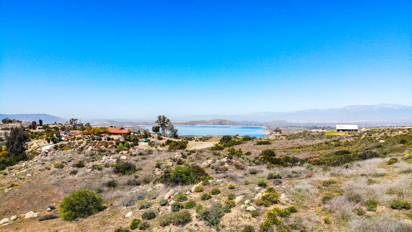 Vía Barranca, Lake Mathews, CA 92570