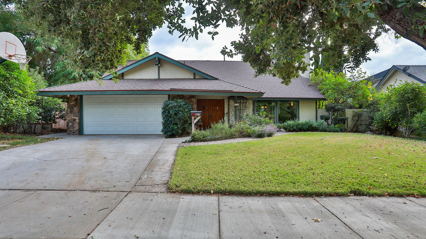 824 Navajo Dr, Riverside, CA 92507