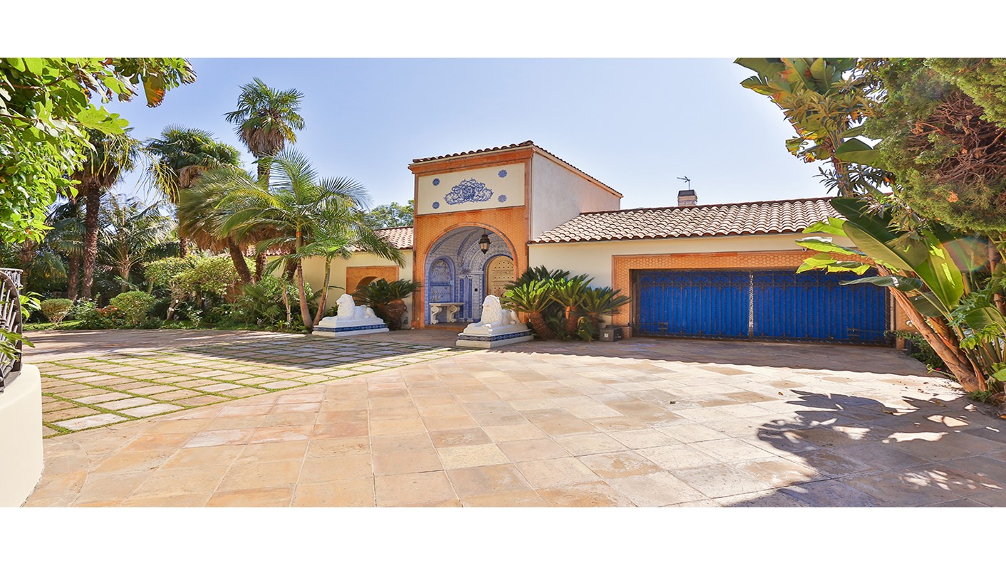 915 Benedict Canyon Drive, Beverly Hills, CA 90210